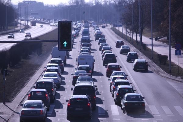 W czwartek rano kierowcy jadący z Piaseczna do Warszawy, musieli radzić sobie z dużymi utrudnieniami.