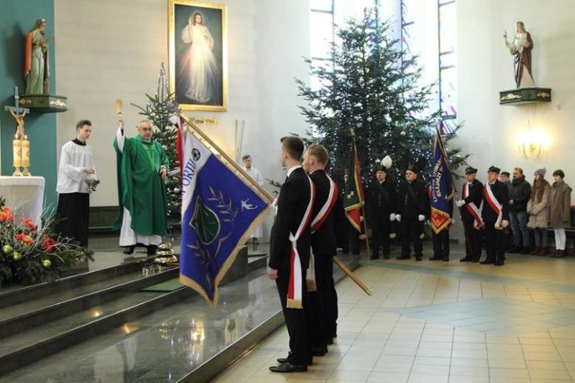 Zdjęcia z uroczystości poświęcenia sztandaru LKS Czyżowice