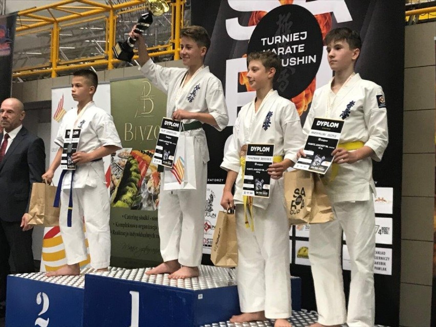 Zawodnicy Dąbrowskiego Klubu Karate zanotowali pierwsze...