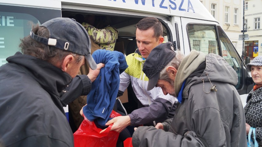 Wielkanocna akcja pomocy bezdomnym. "Ciepło serca w słoiku" po raz czwarty [zdjęcia, wideo]