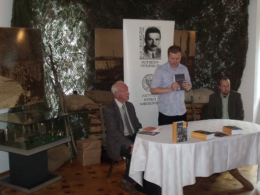 Armia Krajowa w dokumentach. Spotkanie z autorem książki majorem Mirosławem Kopą w muzuem w Opocznie