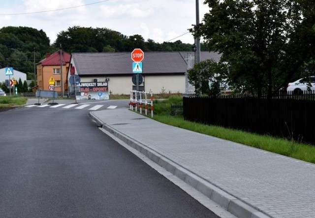 Mieszkańcy Gorzowa (gm. Chełmek) i kierowcy jeżdżący ul. Nowowiejską mogą już korzystać z wyremontowanego odcinka tej drogi powiatowej