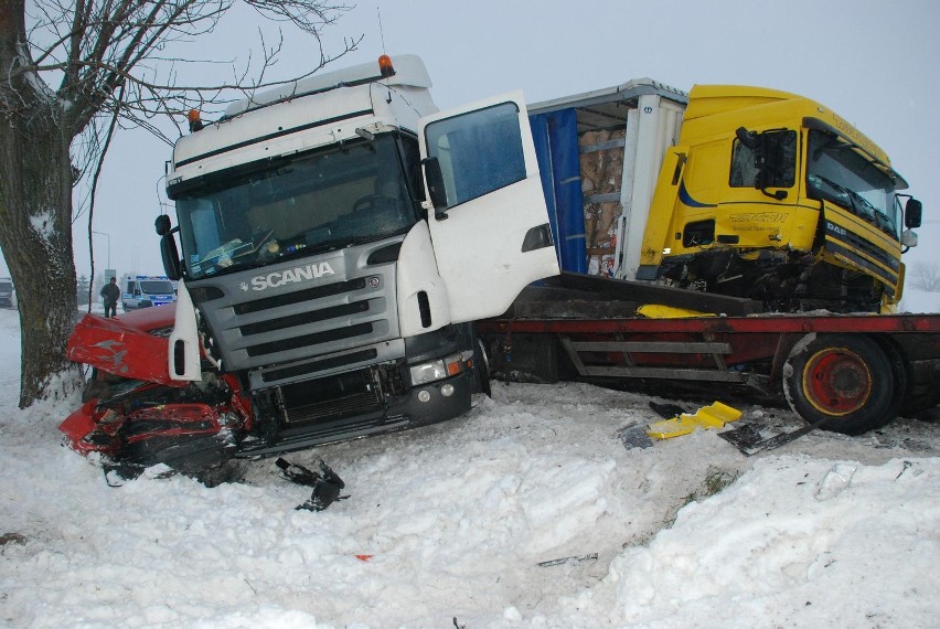 Trzy auta zderzyły się w Cierzniach na &quot;berlince&quot;