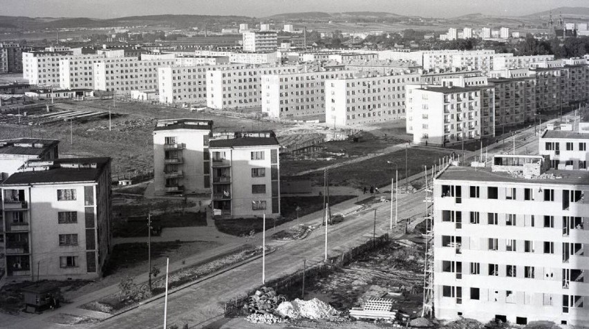 Ulica Piekoszowska i osiedle Czarnów.