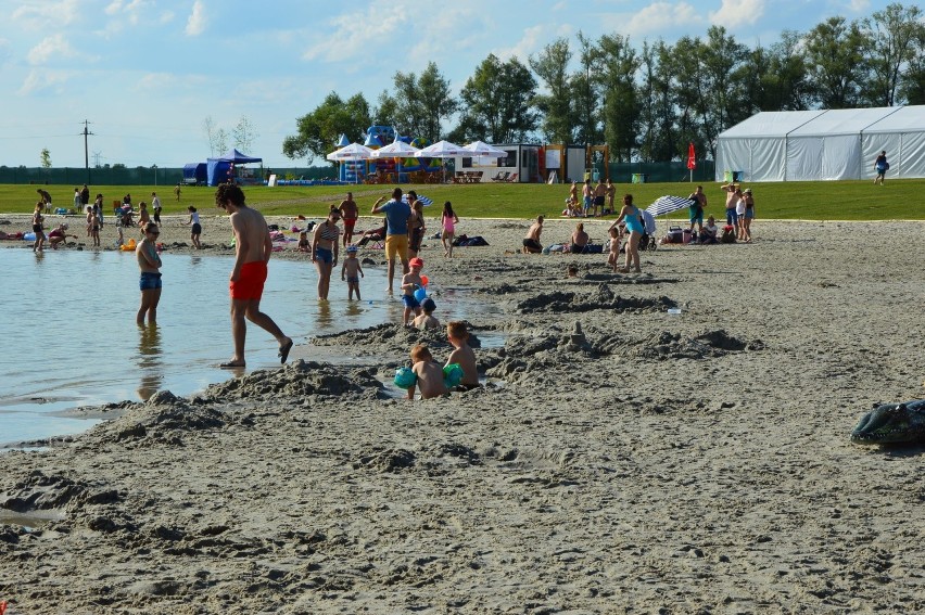 Strzeżone kąpielisko z piaszczystą plażą pod Gdowem jest...