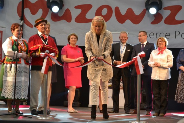 Pani Urszula Potęga Prezes MT Targi Polska w Warszawie otwiera Targi Lato.