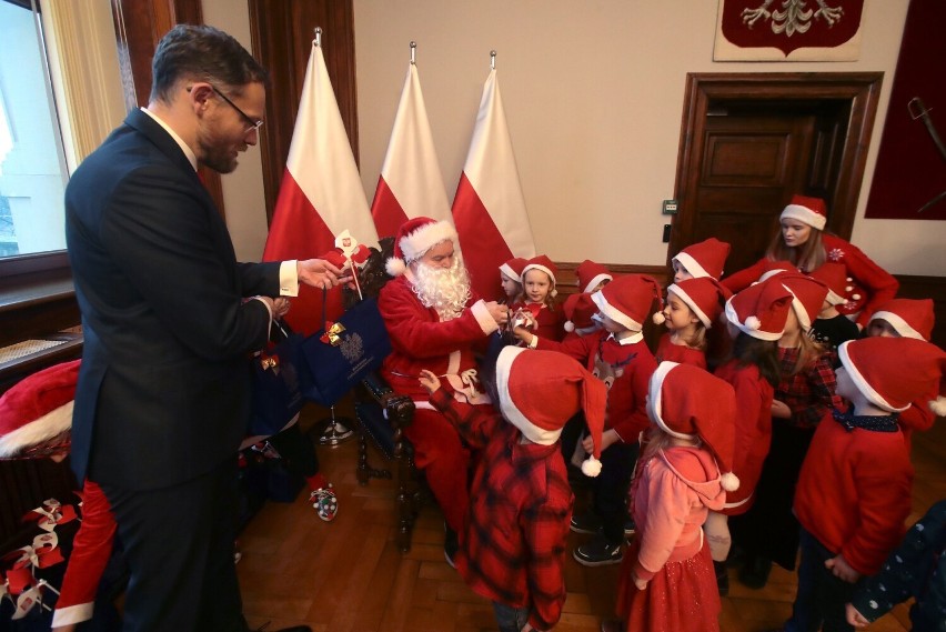 Paczki Mikołajkowe dla dzieci z Przedszkola Publicznego „Żagielek” w Szczecinie