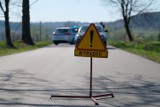 Tragedia w Białkowie. Pojazdy jechały w kolumnie, BMW i Volkswagen zderzyły się. Dwie osoby nie żyją