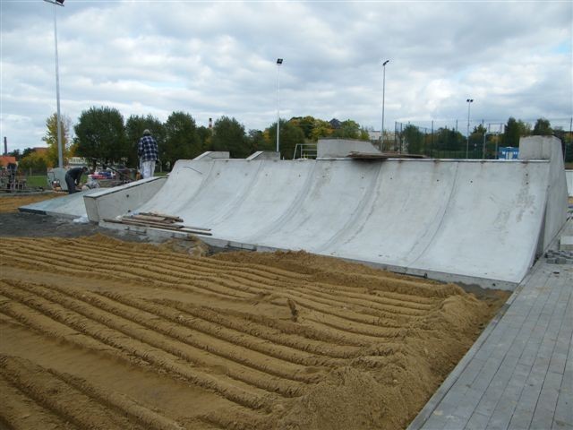 Skatepark prawie gotowy (ZOBACZ ZDJĘCIA)