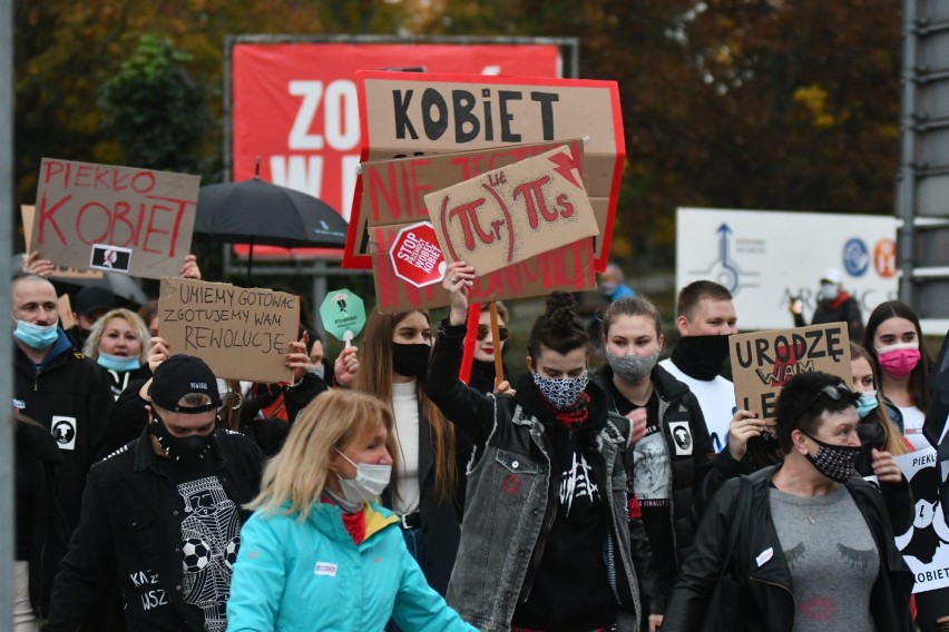 Protest kobiet w Kostrzynie. Wzięło w nim udział około 300...