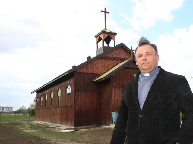 Do Watykanu z Piotrkowa jadą dwie pielgrzymki. Jedną organizuje parafia JP II. Na zdjęciu ks. Tomasz Bartczak, proboszcz