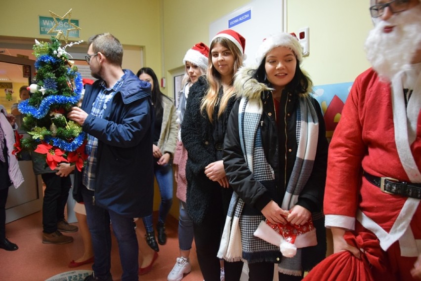 Mikołaj odwiedził dzieci w lubińskim szpitalu