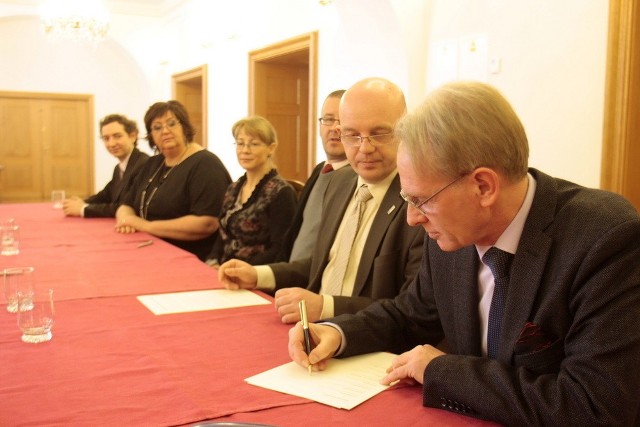 Podpisanie porozumienia miedzy instytucjami kultury.