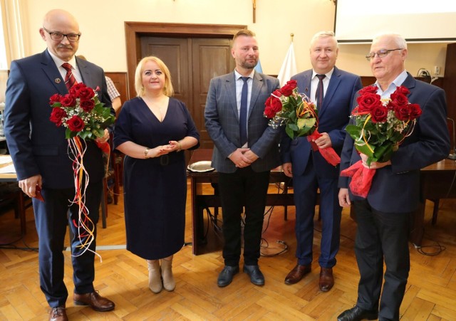 Minister zdrowia Adam Niedzielski przyznał honorowe odznaczenia na wniosek burmistrza Remigiusza Lorenza.