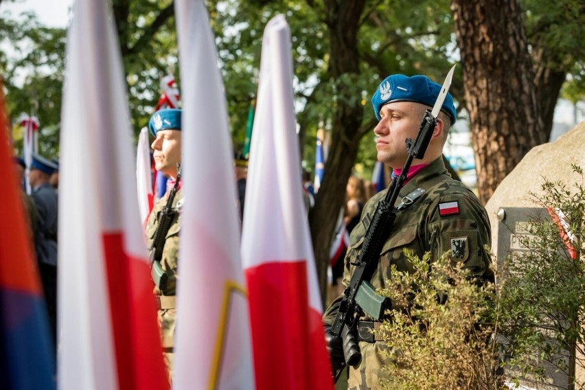 W Bydgoszczy hołd powstańcom oddano podczas uroczystości pod...