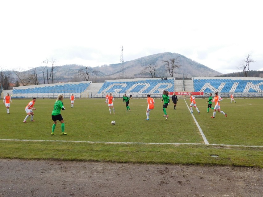 Piłkarki AZS PWSZ zaczęły ligową wiosnę od zwycięstwa u siebie 2:0 nad GOSiR-em Piaseczno