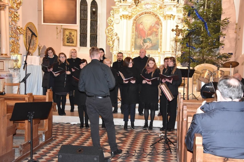 Sekcje sulęczyńskiego GOK-u wystąpiły z koncertem kolęd [ZDJĘCIA]