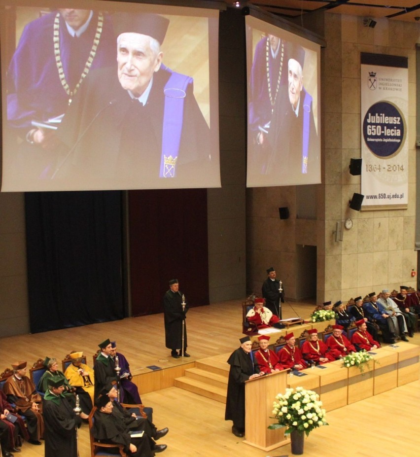 Wręczenie tytułu doktora honoris causa U.J. profesorowi...