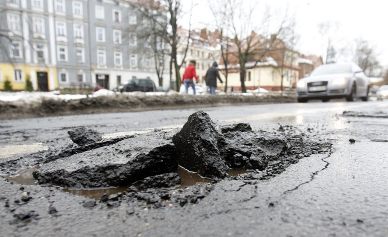 Legnica: Niebezpiecznie na ulicy Chojnowskiej (ZDJĘCIA)