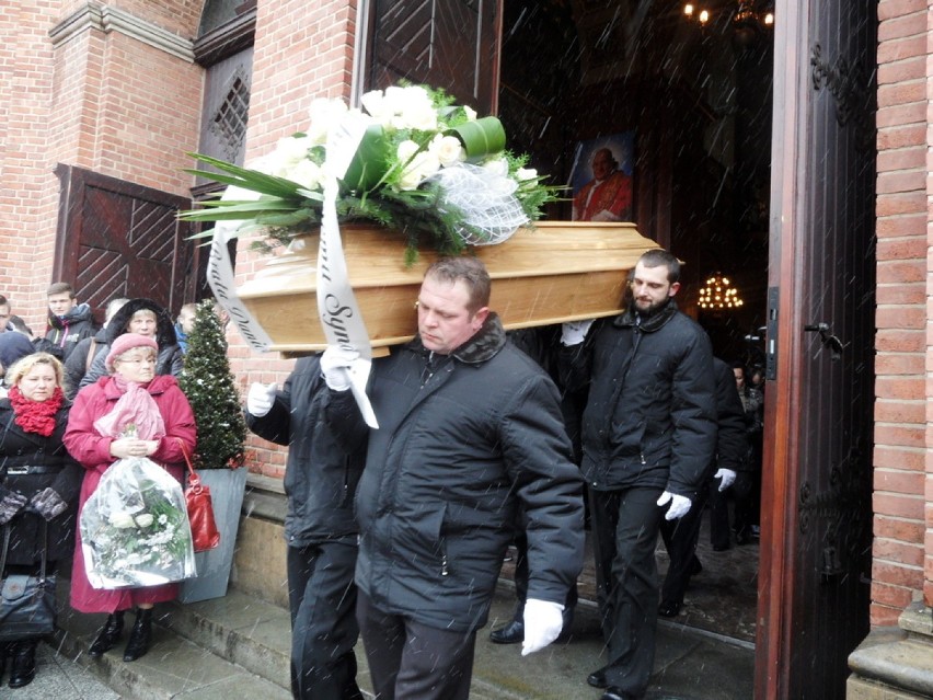 Piekary Śląskie: Pogrzeb 16-letniego ucznia, który zmarł na lekcji WF [ZDJĘCIA]
