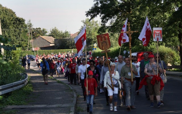 Sieradz wchodzi na Jasną Górą