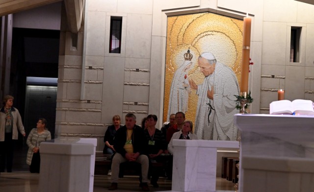 Pielgrzymi z Węgier odwiedzili w sobotę, 22 kwietnia, sanktuarium św. Jana Pawła II w Krakowie.