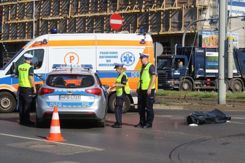 Wrocław. Tragedia na ul. Legnickiej. Nie żyje mężczyzna, który jechał na hulajnodze