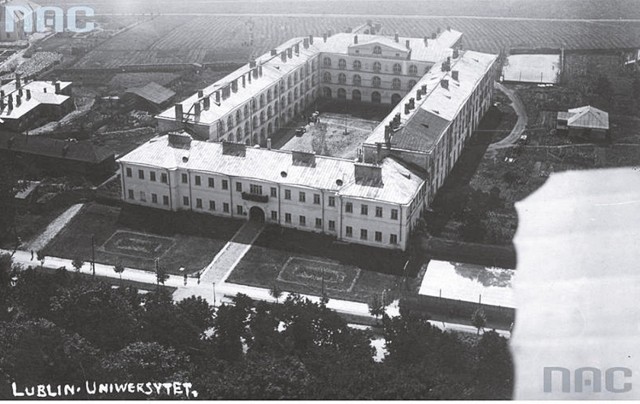 Gmach Główny KUL

Lata 1929-1939 r., Lublin, Katolicki Uniwersytet Lubelski - widok z lotu ptaka. Zgoda reg. NAC 1-N-3168