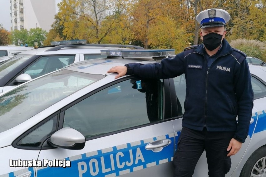 Policjanci, którzy wyjechali do zdarzenia, nie zastanawiając...