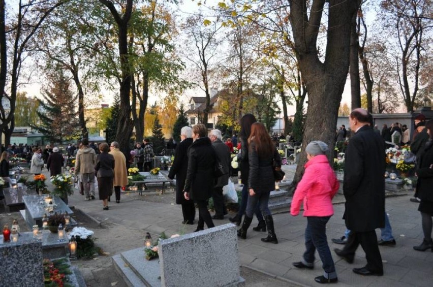 Śremskie cmentarze w blasku świec i nie tylko - 1 listopada