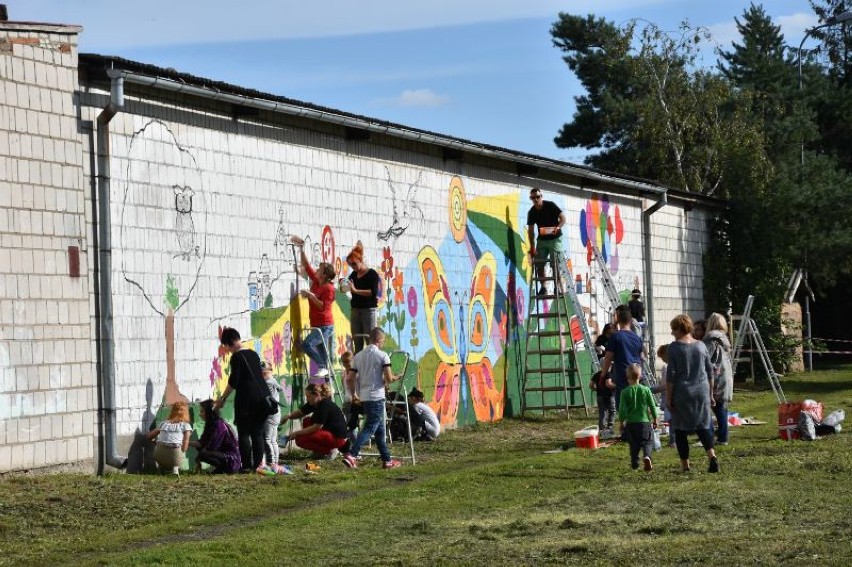 Mieszkańcy Brodnicy namalowali kolorowy mural