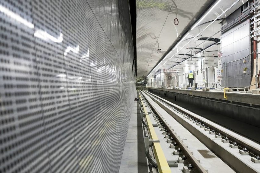 Metro na Targówek. Budowa trzech nowych stacji zakończona. Wkrótce odbiory, otwarcie w sierpniu?