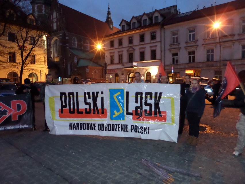 Marsz Narodowców w Krakowie.  "Precz z Unią Europejską" [ZDJĘCIA]