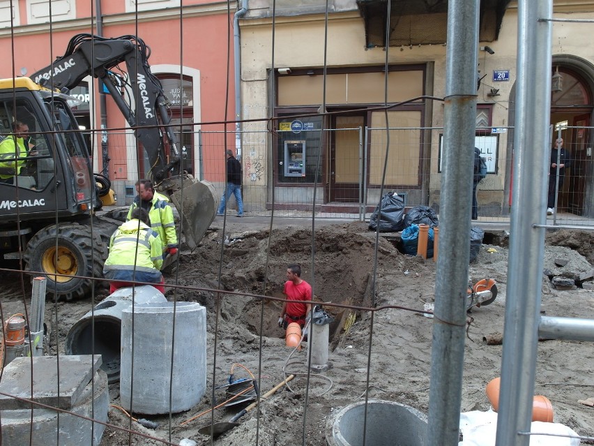 Trwa kompleksowy remont ulicy Sławkowskiej. Miejscami wykopy...
