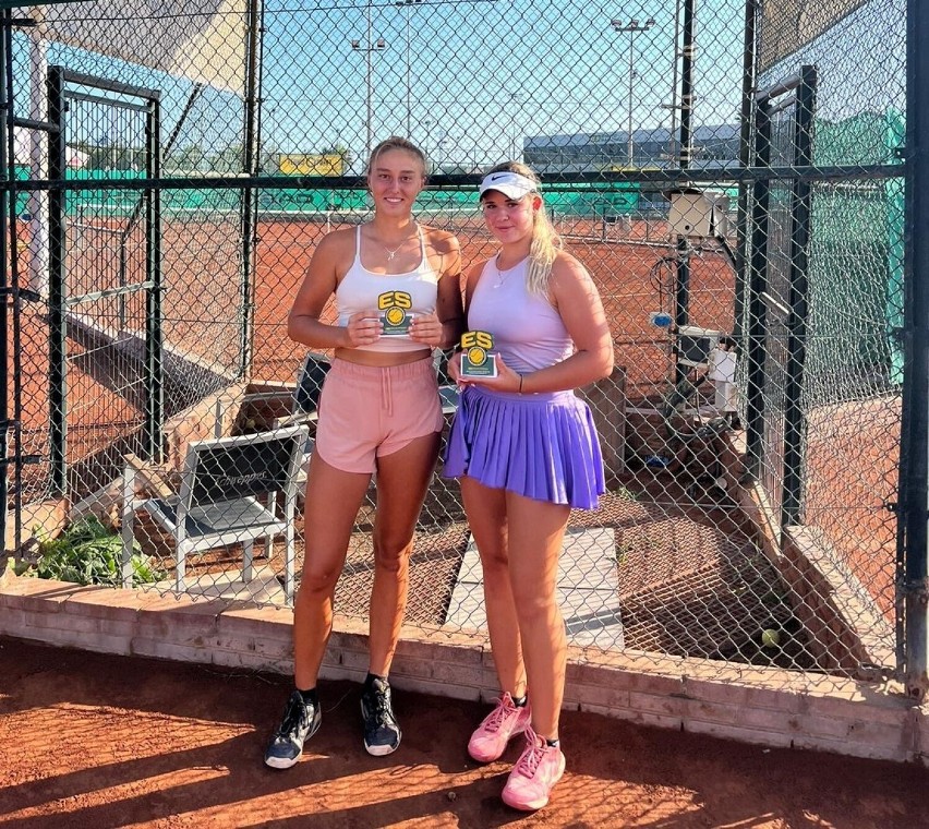 Dominika Podhajecka (po prawej) dotarła do finału turnieju w...