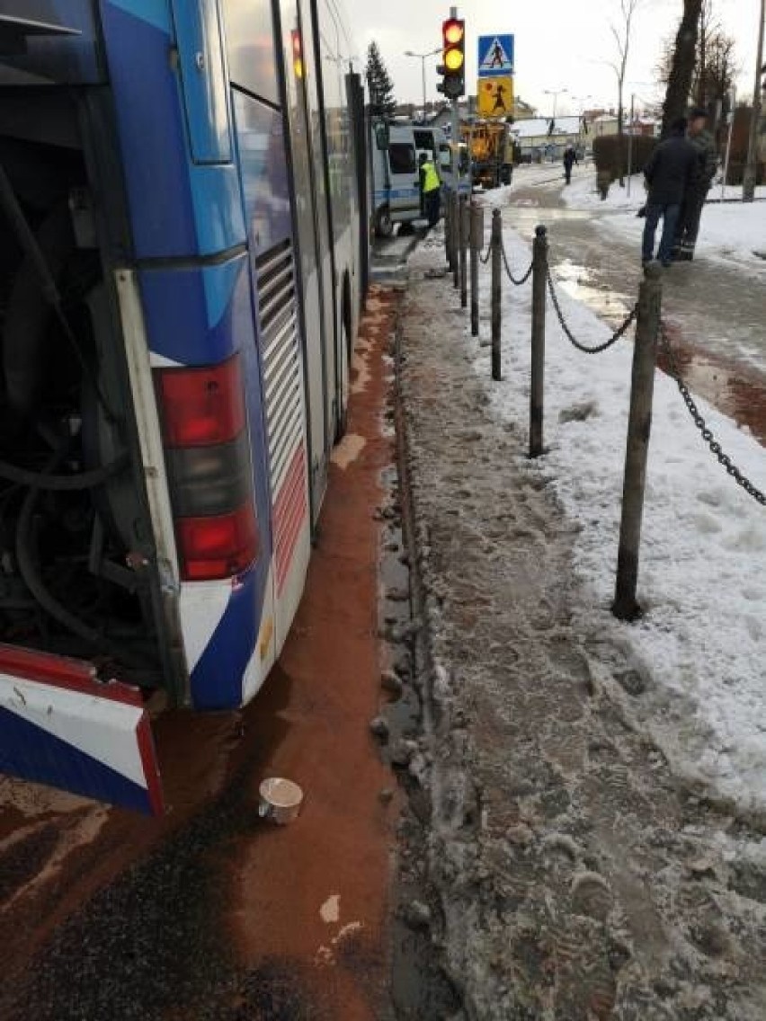 Nowy Sącz. Zderzenie autobusu MPK i osobówki                          