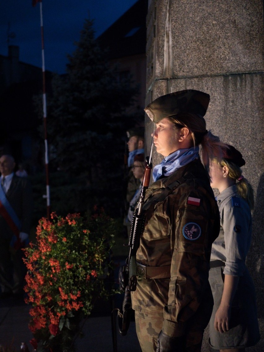 Apel Poległych i asysta wojska w Kłecku. Uroczystości pod Pomnikiem Obrońców Kłecka zakończyły dzisiejsze obchody związane z obroną cywilną