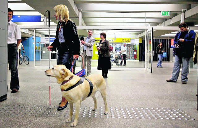 Dzięki bąblom niewidomi będą się mogli lepiej orientować i poruszać na peronach metra