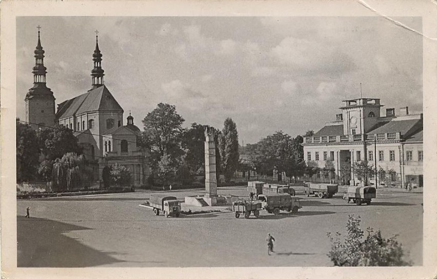 Stary Rynek w Łowiczu. Nieistniejące już pomniki zaborców [ZDJĘCIA]