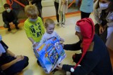 Toruń. Dzieci w szpitalu i domu dziecka otrzymały prezenty na mikołajki