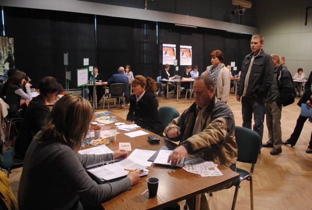 Około 200 bezrobotnych szukało zatrudnienia na targach pracy w Koninie