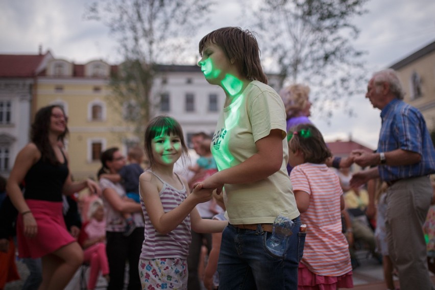 Letnia potańcówka w Tarnowie [ZDJĘCIA]