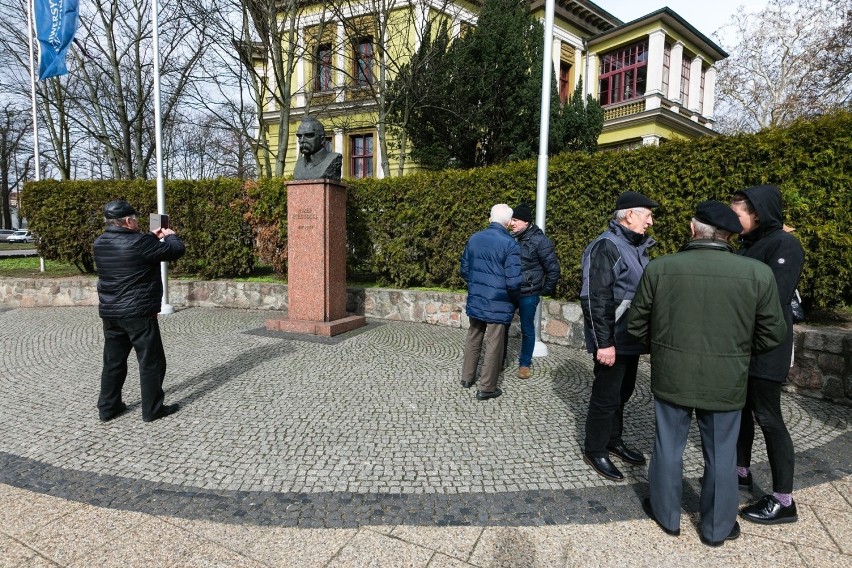 Konsultacje na spacerze. Gdzie w Szczecinie stanie pomnik Piłsudskiego? [ZDJĘCIA]