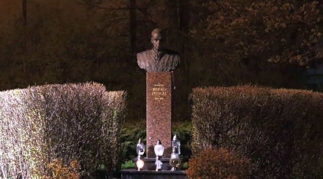 Pomnik rotmistrza Witolda Pileckiego w parku jego imienia w Wieluniu