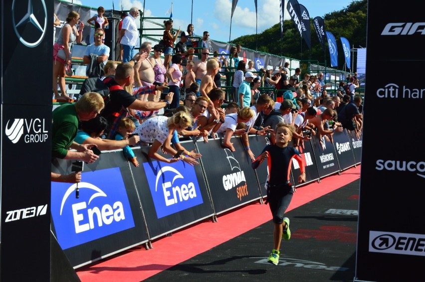 Przyszli mistrzowie triathlonu opanowali plażę miejską w Gdyni ZDJĘCIA