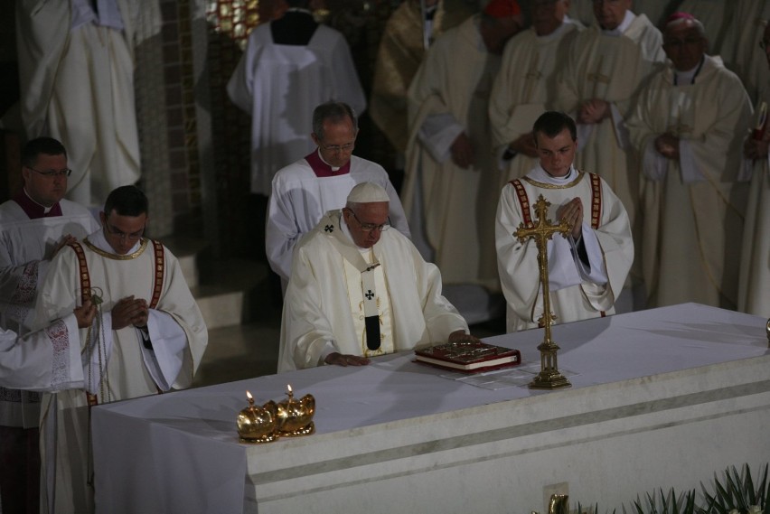 ŚDM. Papież Franciszek w Sanktuarium św. Jana Pawła II [ZDJĘCIA]