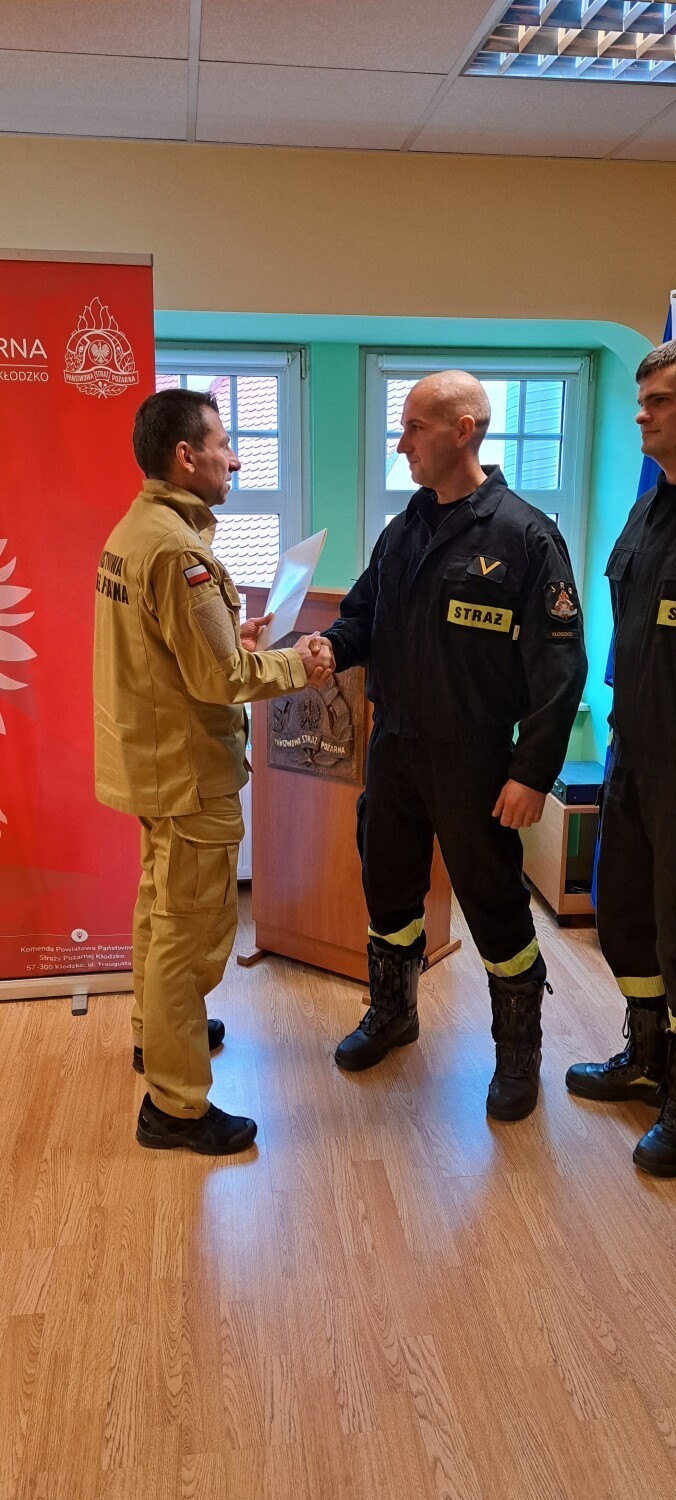 Podziękowania dla strażaków z Jednostki Ratowniczo-Gaśniczej Państwowej Straży Pożarnej w Kłodzku