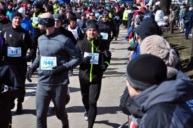 Półmaraton Marzanny to najstarsza z imprez organizowanych przez Krakowski Klub Biegacza "Dystans". Cieszy się coraz większym powodzeniem - w 2004 roku bieg ukończyło 209 osób, dziesiątą edycję (24 marca 2013 r.) blisko dziesięć razy więcej.

Rekordy trasy zostały ustanowione rok temu w marcu. Wycliffe Kipkorir Biwot z Kenii  biegł 1:05:29, najszybsza kobieta Koteryna Karmanenko z Ukrainy pokonała dystans z czasem  1:16:30.  Od trzech lat Krakowski Półmaraton Marzanny rozpoczyna się i kończy na Błoniach.Przed wbiegnięciem na metę uczestnicy wykonują półtora okrążenia, jednak pozostała część trasy prowadzi bulwarami wiślanymi, przez kładkę Bernatka, aby okrążyć Wawel i zapuścić się w historyczną część Starego Miasta (m.in. ulice Kanonicza, Senacka oraz Poselska).