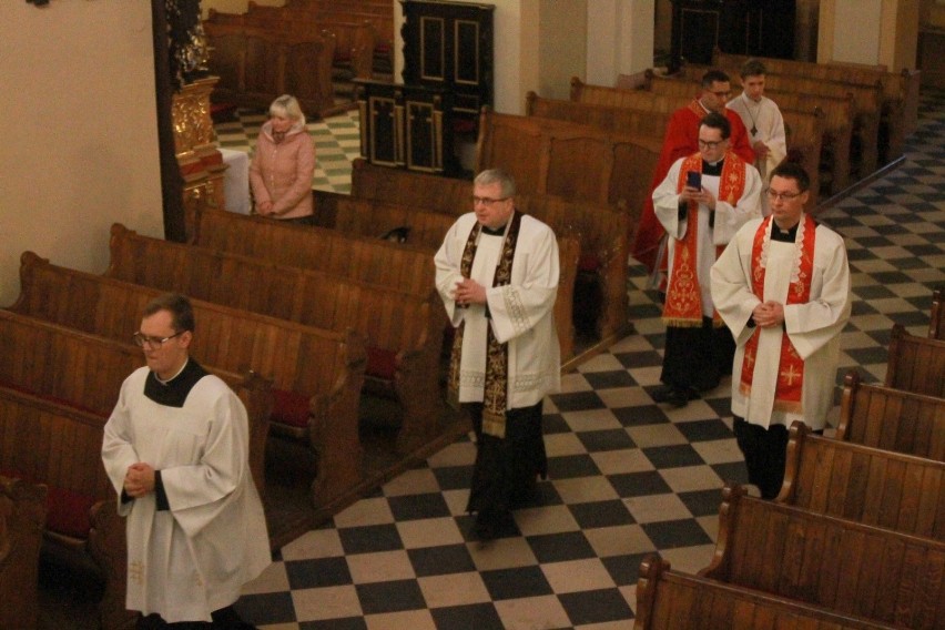 Liturgia Męki Pańskiej w Bazylice Mniejszej w Krotoszynie [ZDJĘCIA + FILM]