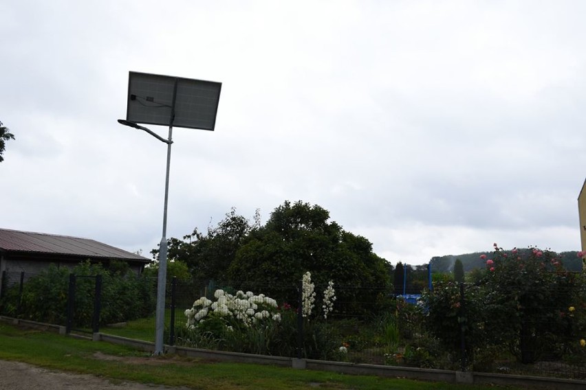 W gminie Bierutów świecą już lampy solarne     